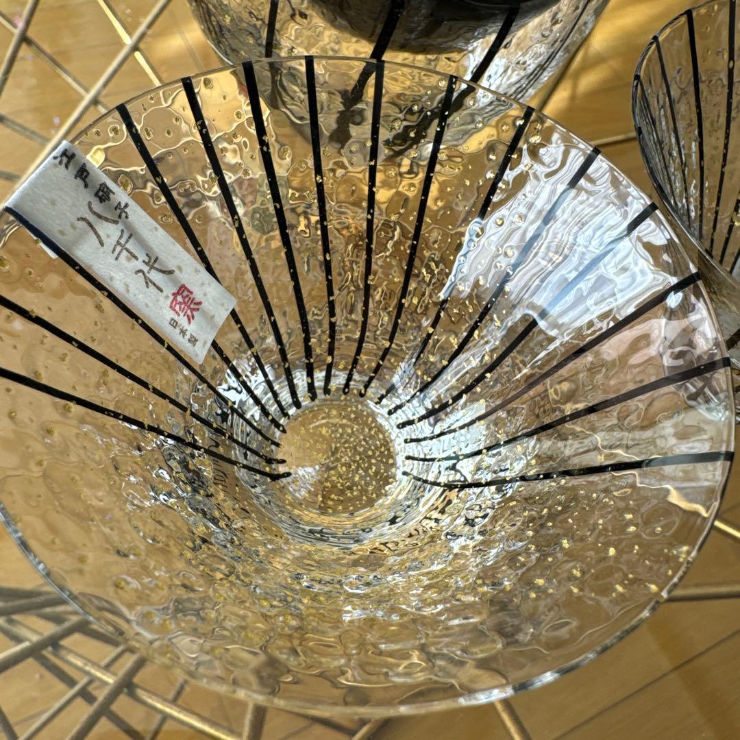 ストライプ模様のガラス花瓶