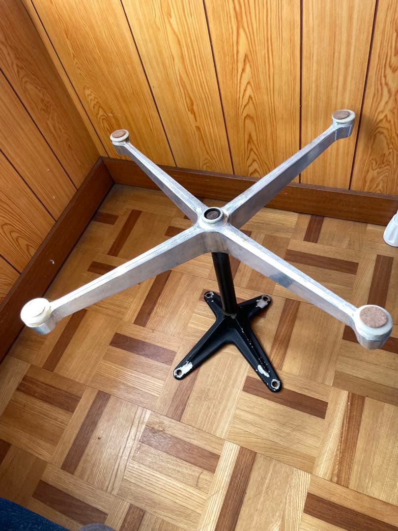 週末値下げ　ハーマンミラー　イームズチェア用ベース