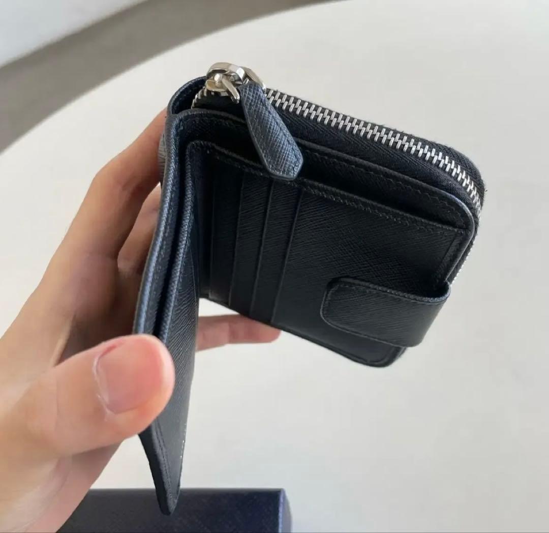 PRADA二つ折り財布