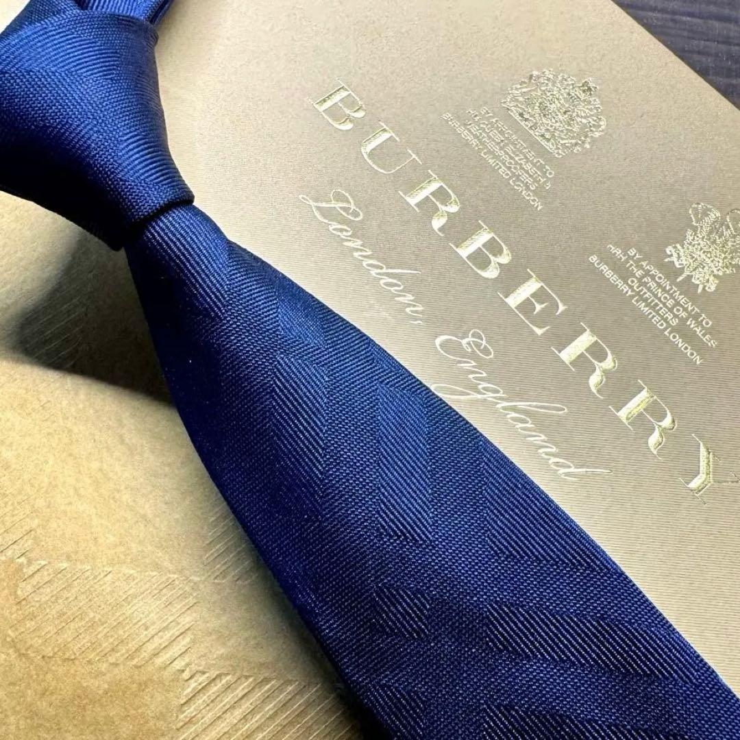 定価3.6万 バーバリー ノバチェック ナロータイ ネクタイ ネイビー 英国製
