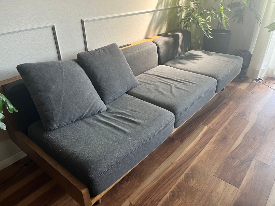 グレー ファブリックソファ 木製フレーム