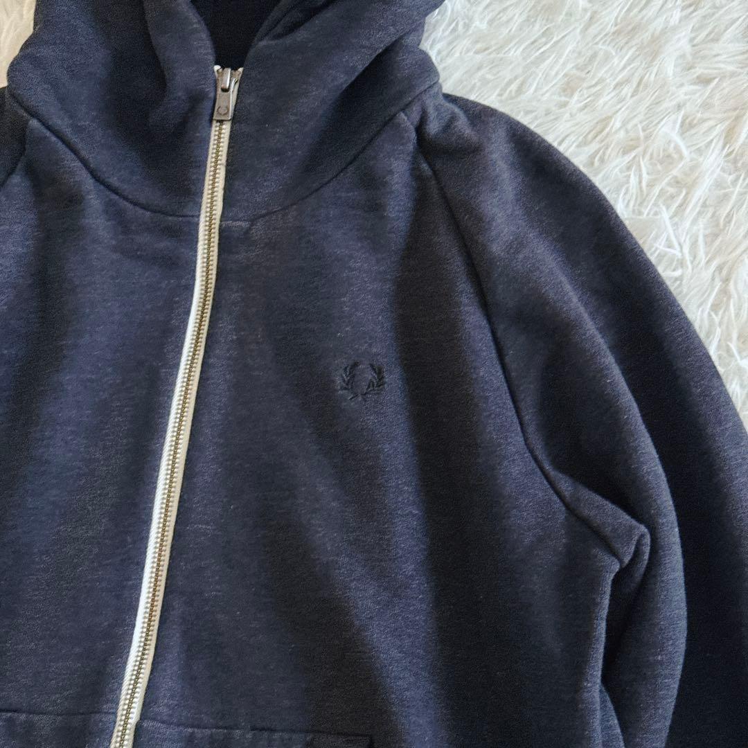 フレッドペリー フルジップパーカー 胸元ロゴ刺繍入り メンズLサイズ ネイビー