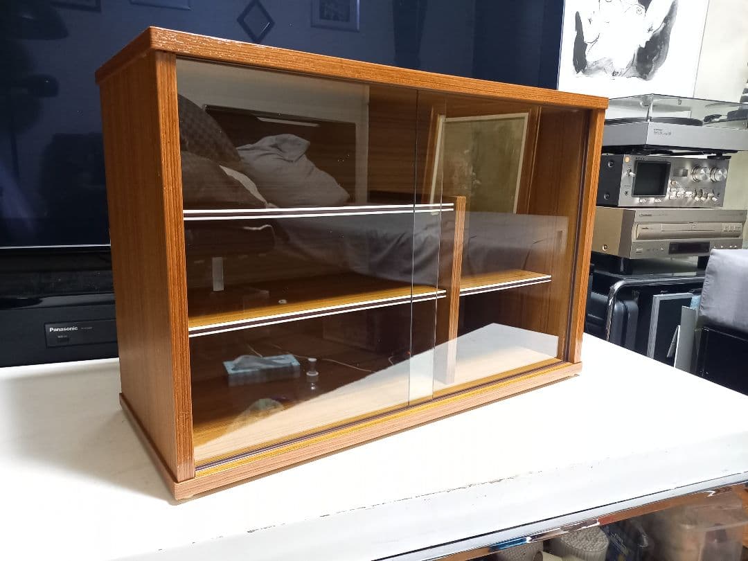 1970's ミッドセンチュリーモダン　ウッドショーケース　木製　ウォールラック