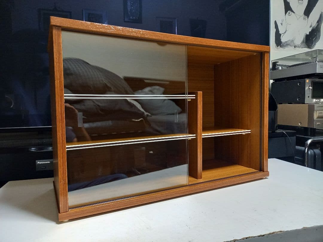 1970's ミッドセンチュリーモダン　ウッドショーケース　木製　ウォールラック