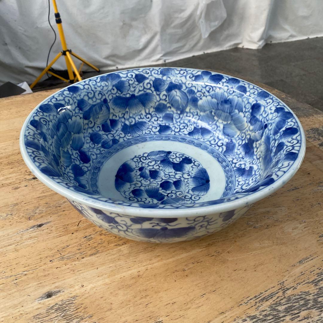 古伊万里 染付け 唐草花紋　大鉢　直径33.5cmＸ高さ12cm 明治〜