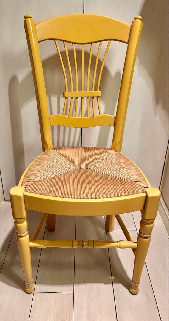 ビンテージ　インポート　黄色の木製ラッシュシートチェア　①