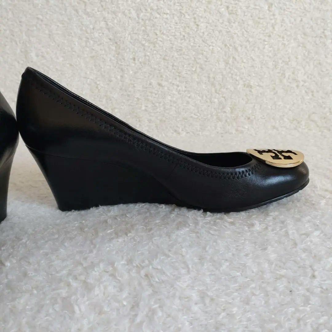 トリーバーチ　サリーウェッジ　ブラックパンプス　ゴールドロゴ　カーフスキン　8M