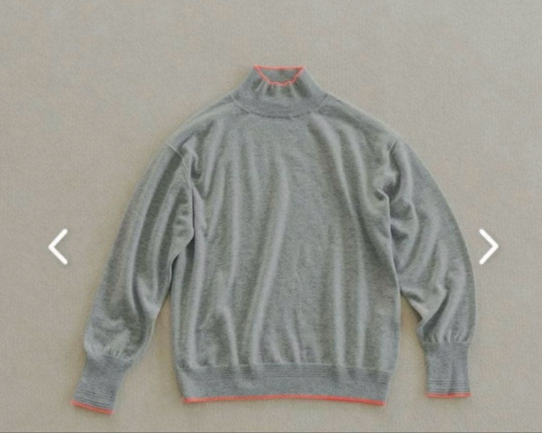 北欧暮らしの道具店 ときめきを、ひとさじ」差し色ラインのハイネックニット