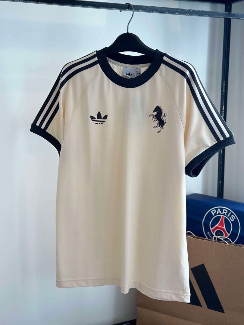 adidas Juventus Tシャツ