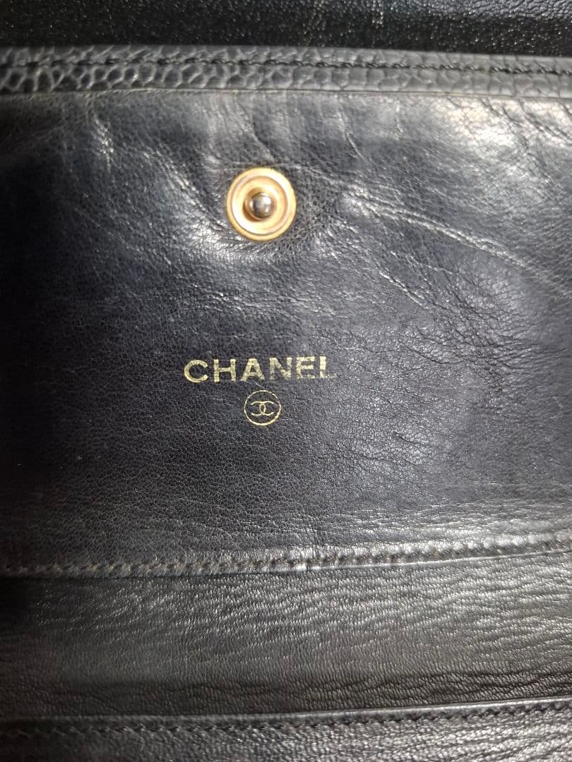 限定セール‼️CHANELココマーク　キャビアスキン 　三つ折り財布　斜め掛け