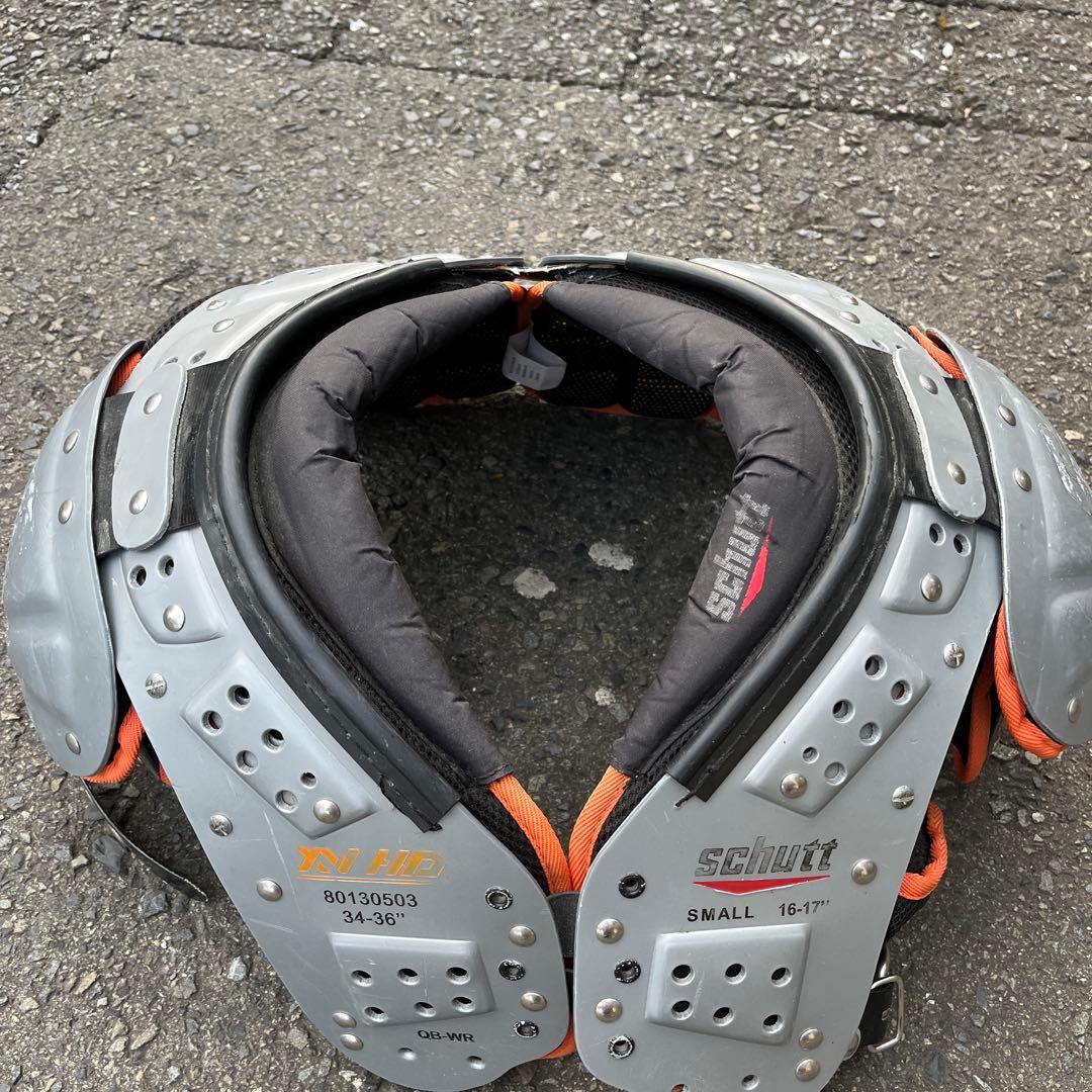 【大幅値下げ】schutt アメリカンフットボールショルダー S
