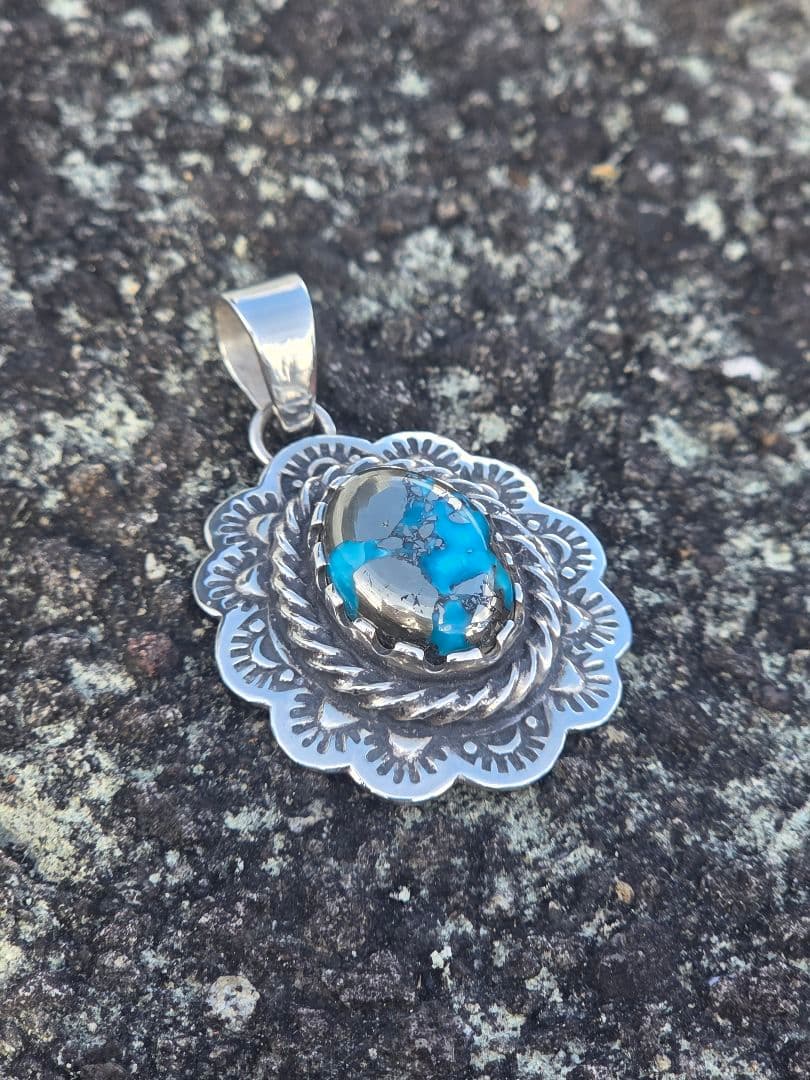 ハイグレード　ペルシャ　ターコイズ　ペンダント　インディアンジュエリースタイル