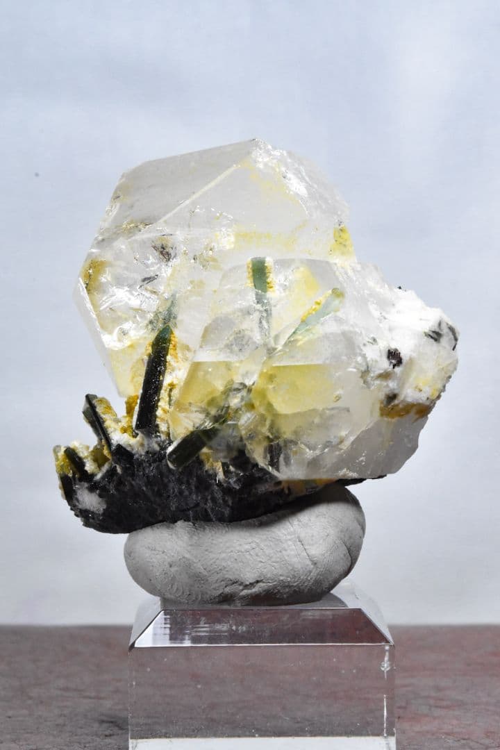 スカルドゥ産 グリーントルマリン.ショールwithクォーツ