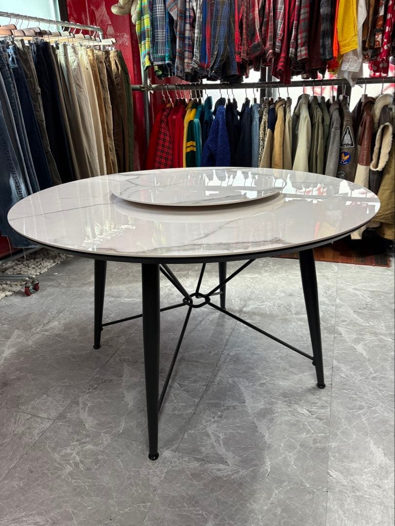 円形ガラストップダイニングテーブル