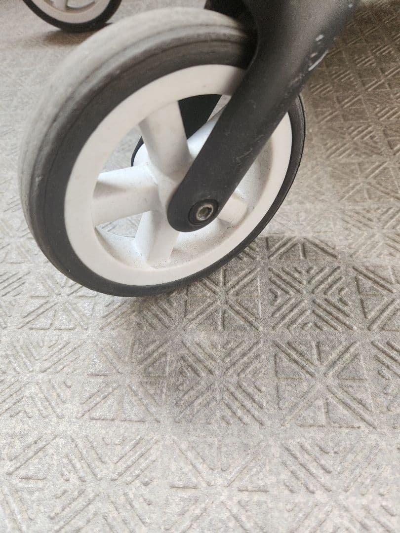 本日限定値下げ　美品　cybex イージーTwist パンパー付き