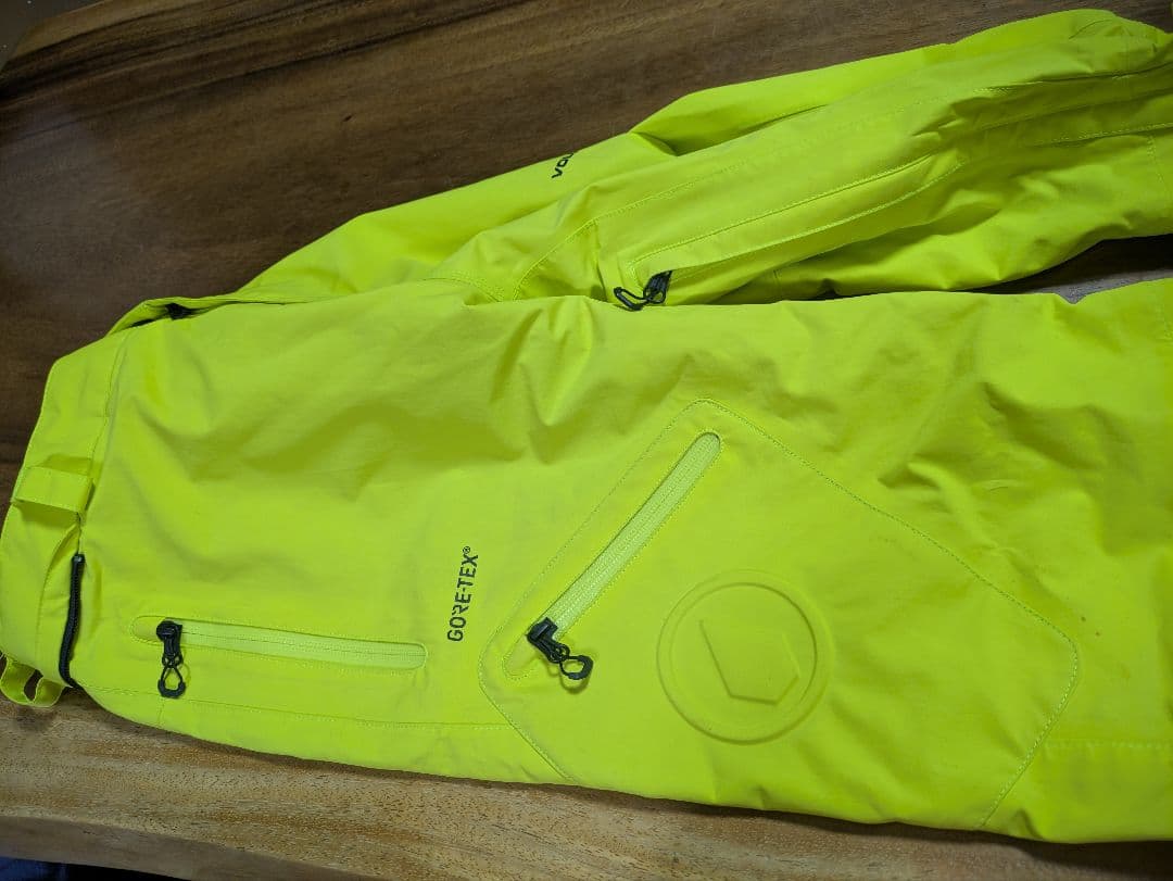 VOLCOM ゴアテックス スノーボードパンツ