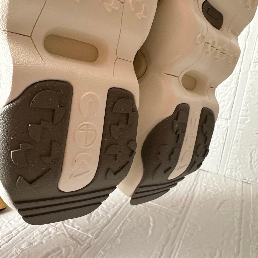 未使用ナイキ フライニット ブルーム ウィメンズシューズ26㎝