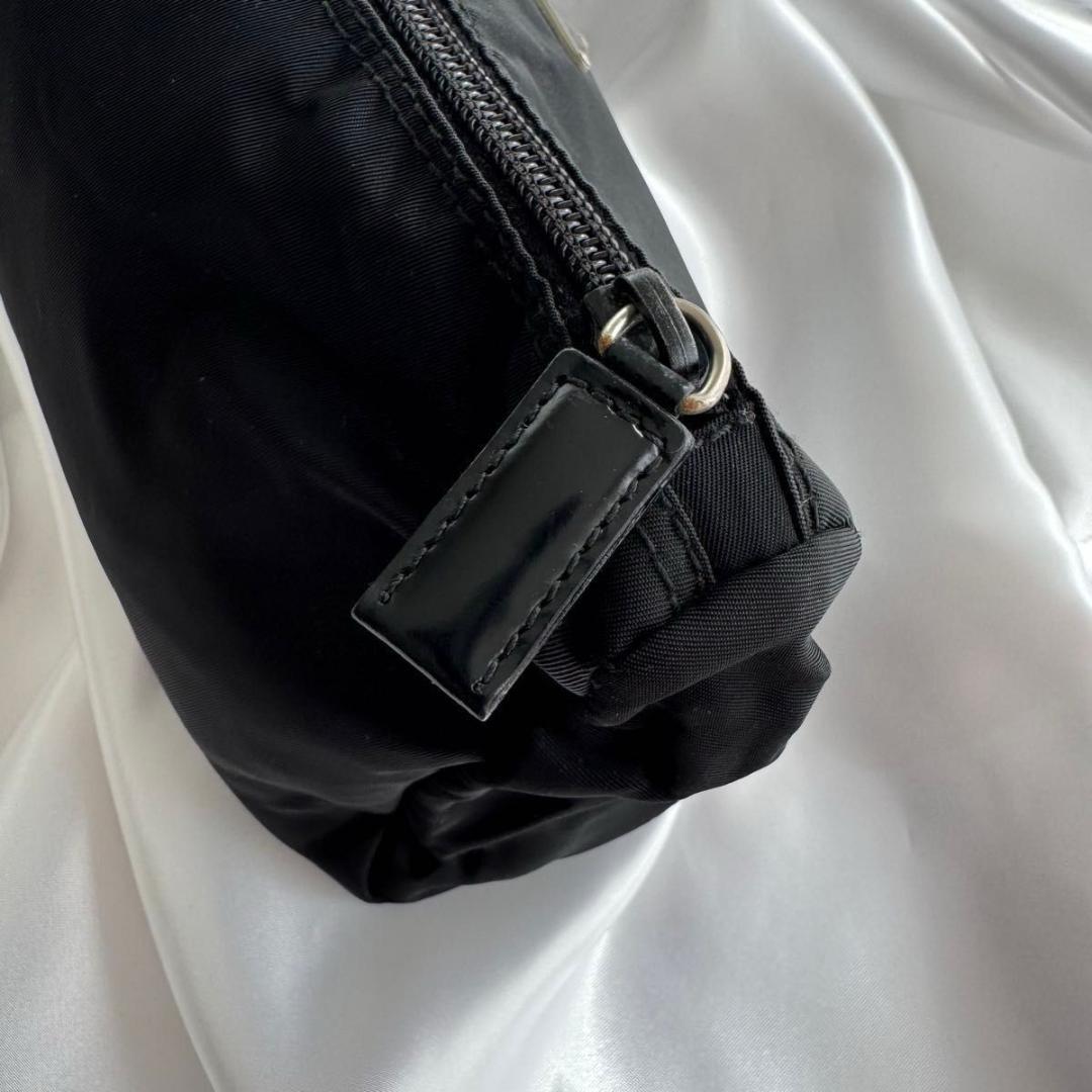 PRADA プラダ ナイロン ポーチ ブラック 三角ロゴ プレート 黒