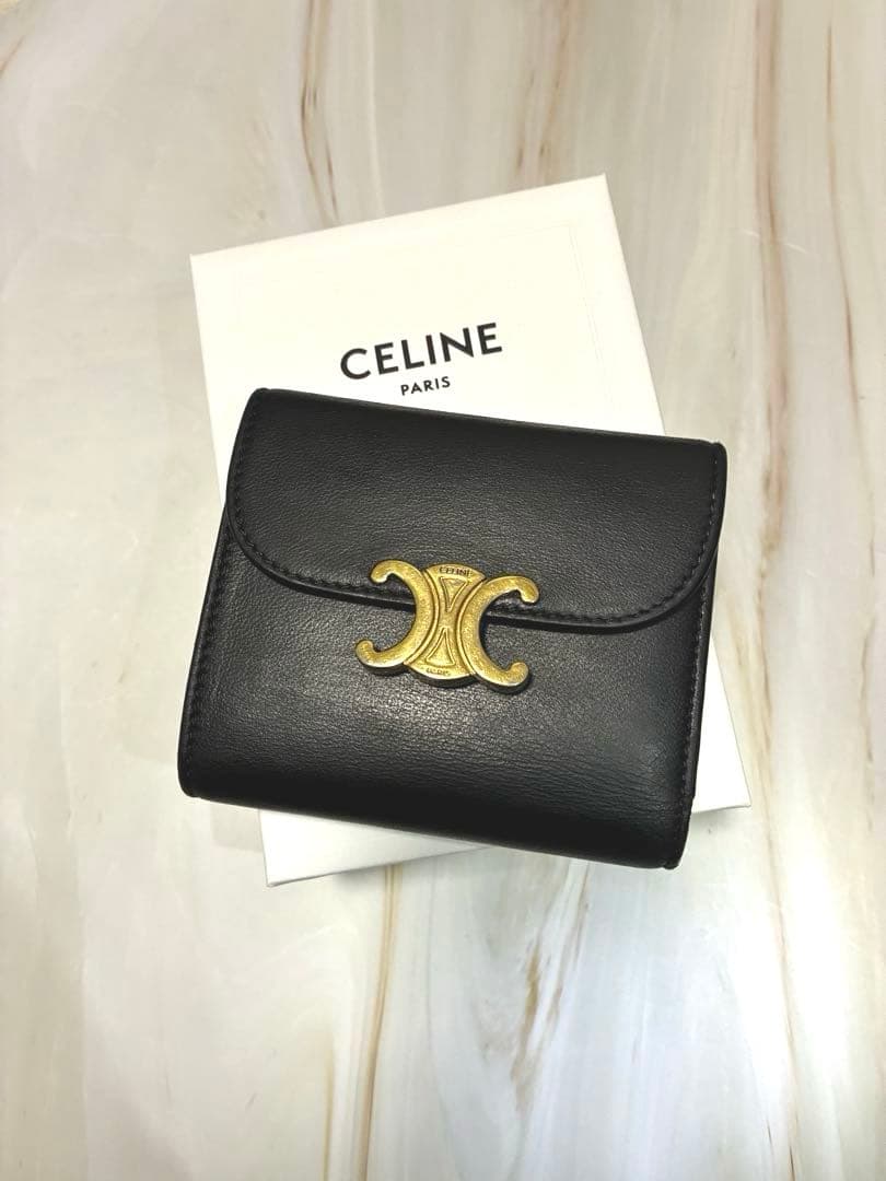 CELINE トリオンフ コンパクトフラップウォレット シャイニースムーススキン