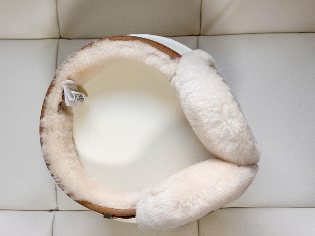 美品　未使用に近い　UGG イヤーマフ　箱付き　チェスナット　耳当て　ベージュ