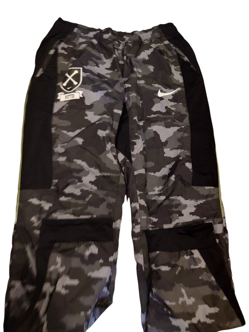NIKE　NFTB 厚手ピステ　カモフラ柄　セットアップ