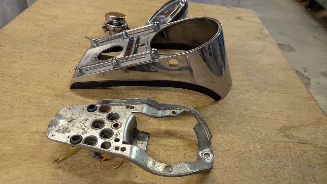 ☆ショベルヘッドパーツT　メーター＆メーターダッシュ（鍵付き）☆