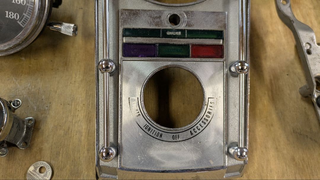 ☆ショベルヘッドパーツT　メーター＆メーターダッシュ（鍵付き）☆