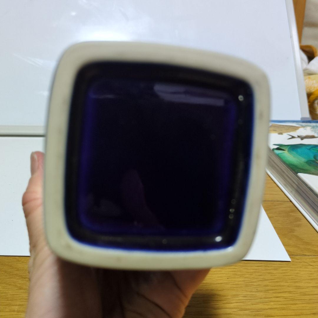 中国製 花瓶 高さ28cm 四角 紺地 孔雀 花柄 金彩 大型 花器