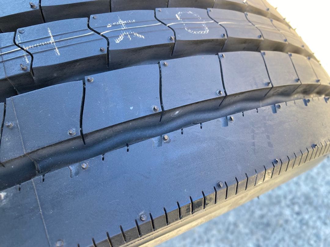 DUNLOP DECTES SP122 215/70R17.5 1本のみ2024