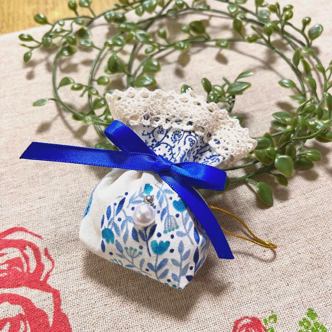 No.2302-24 ミニストラップサシェ（香り袋）春の小花柄＊パール ④