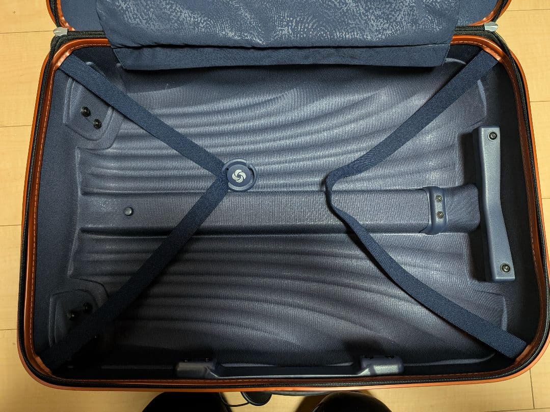 サムソナイト 波状テクスチャー キャリーケース コスモライト 4輪 オレンジ