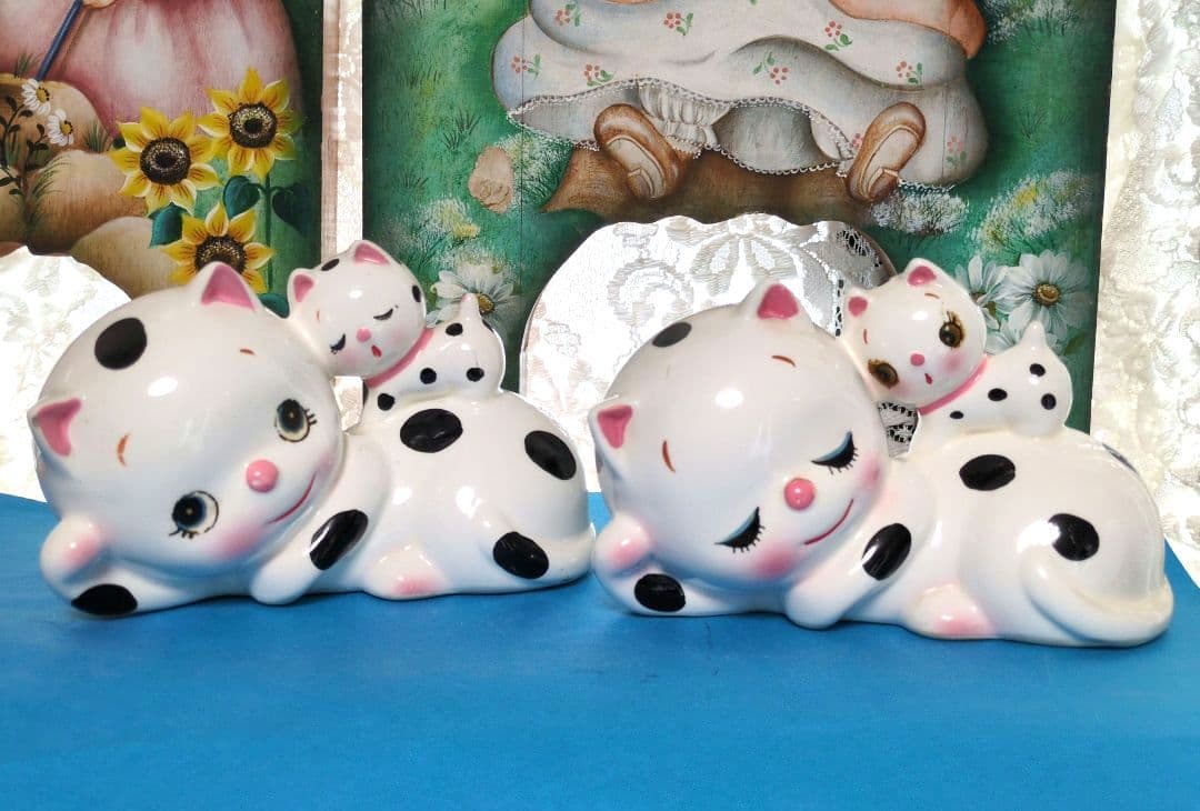 1970年代 内藤ルネ　黒い水玉模様の眠り親猫と子猫の貯金箱【RUNEシール有】