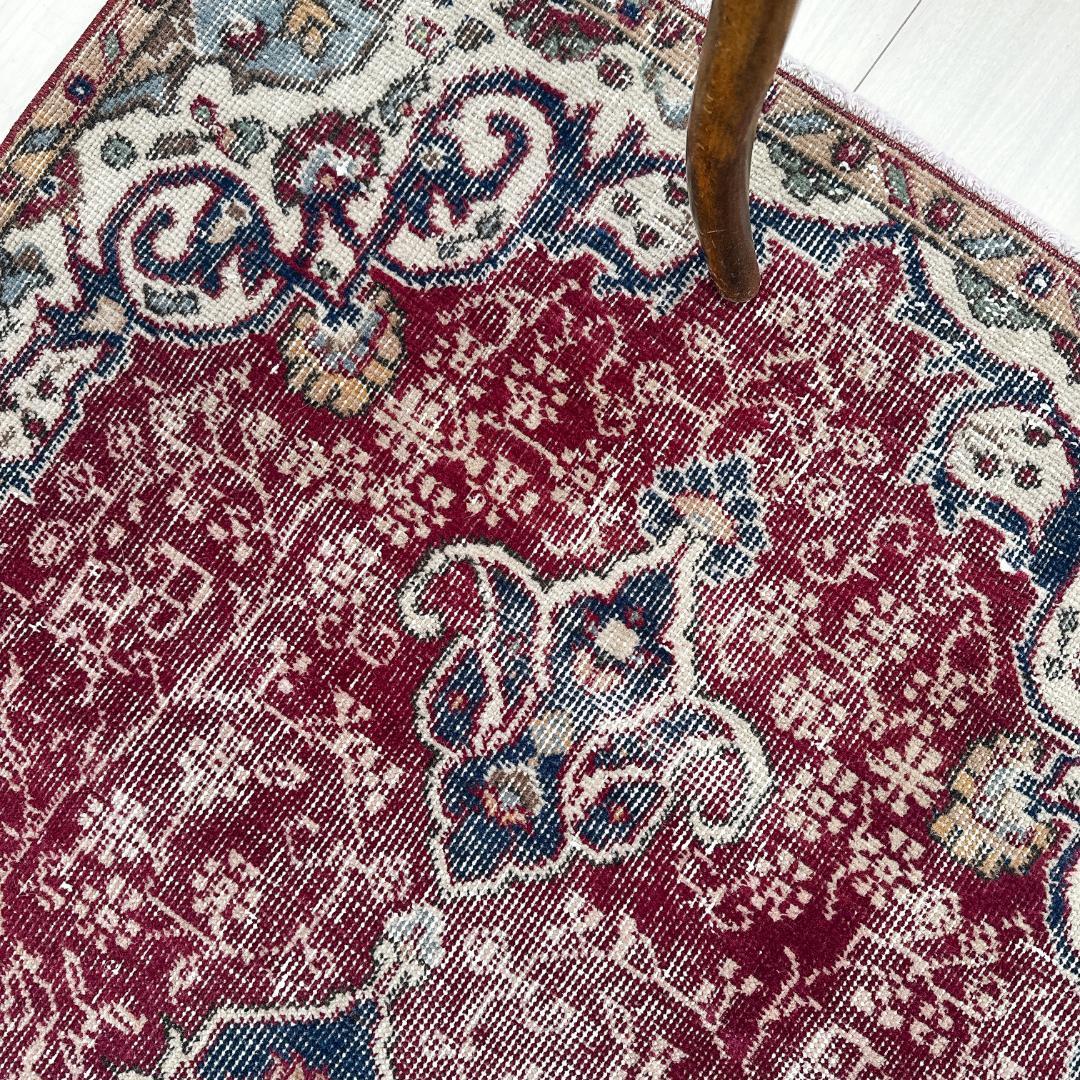 トルコ ヴィンテージラグ A132 レア レッド ネイビー ペールブルー