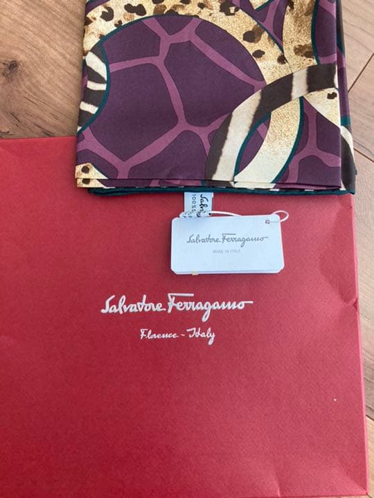 ジュンジュン　 サルバトーレフェラガモ　スカーフ