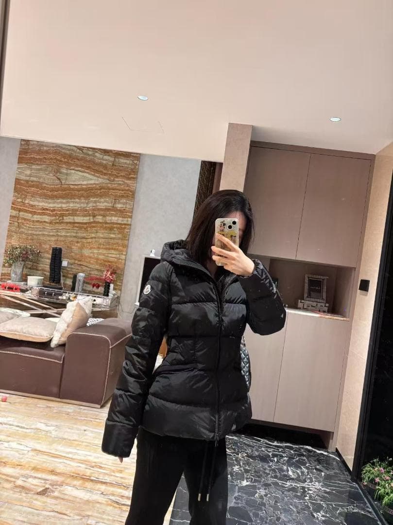 ブラックダウンジャケット フード付き~~~