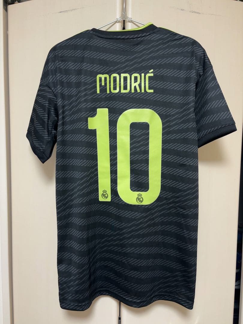 ま*ぬ様 正規品 レアル・マドリード モドリッチ 22/23サード　最終価格