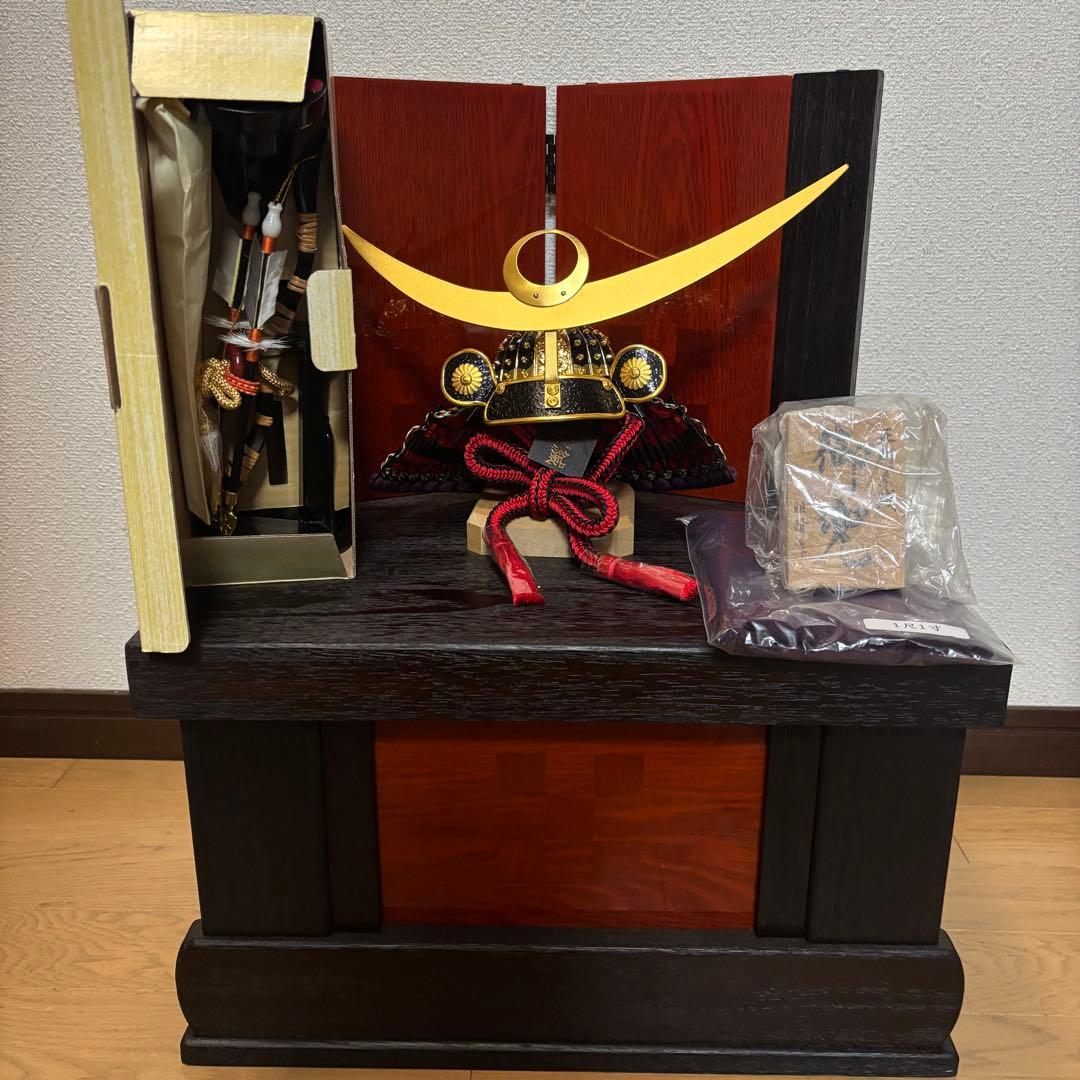 ②五月人形 兜 上杉木地呂塗兜飾り 収納箱