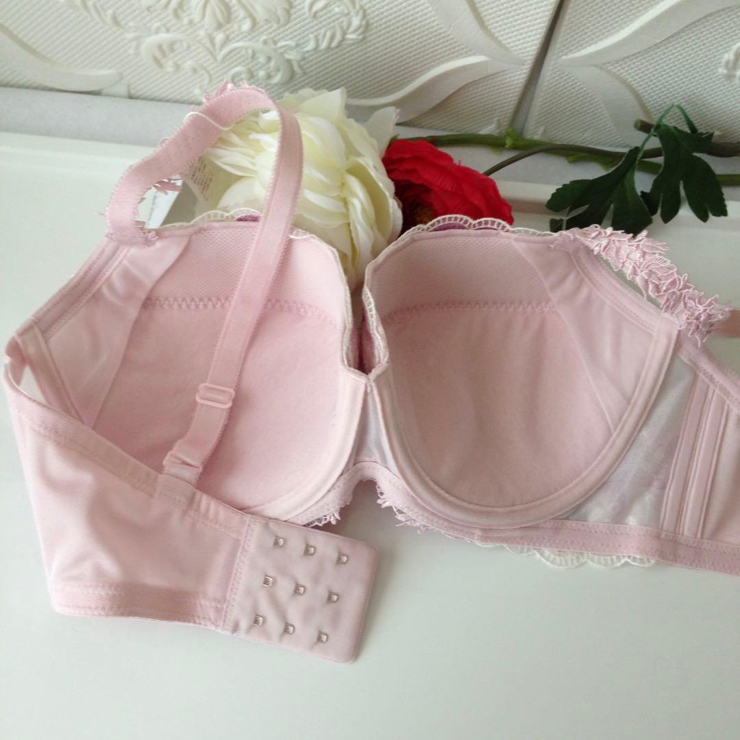 トリンプ　フロラーレ　611 花刺繍　胸寄せブラジャーH70ピンクパットなし