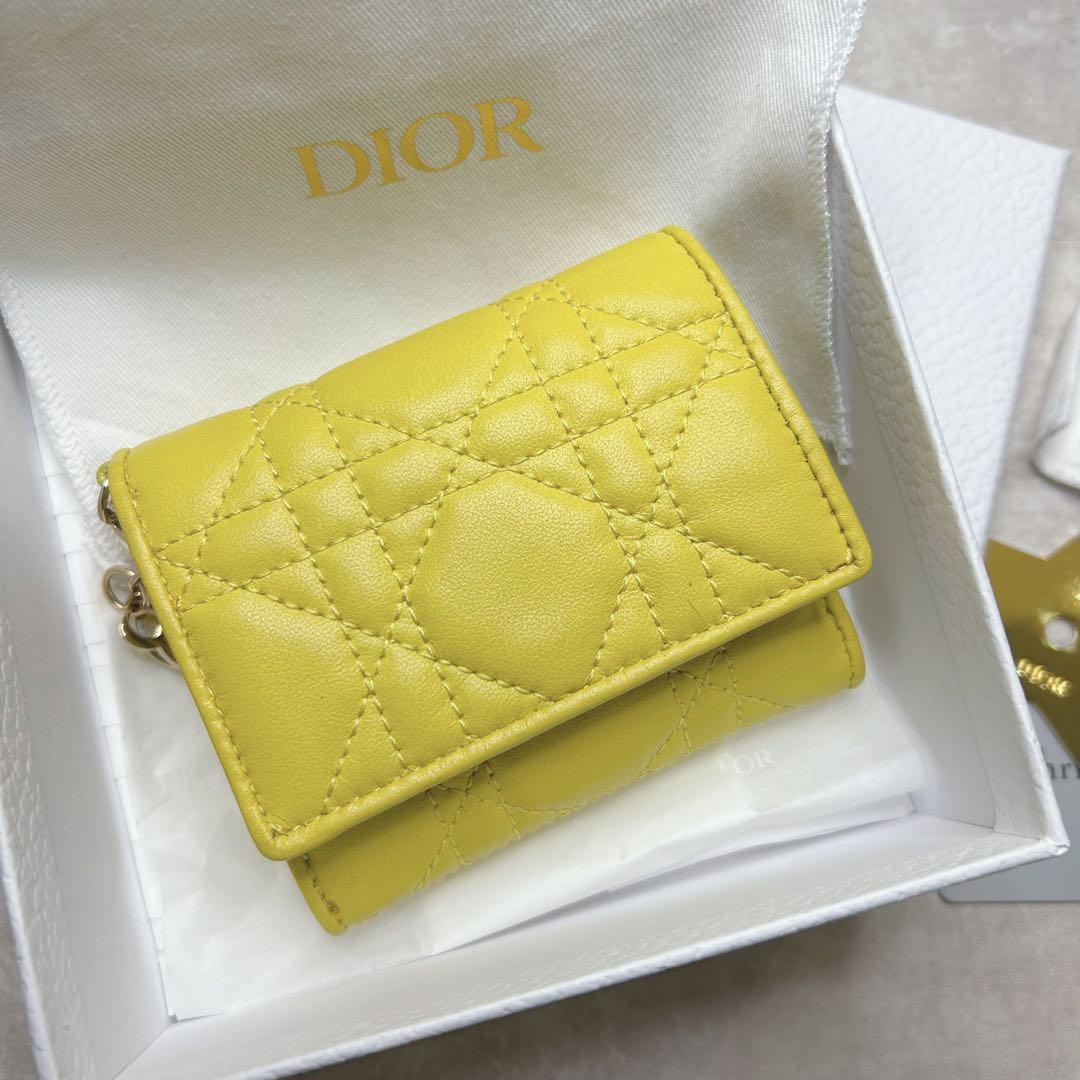 美品 ディオール イエロー キルティング 三つ折り 財布 ロゴ チャーム 人気