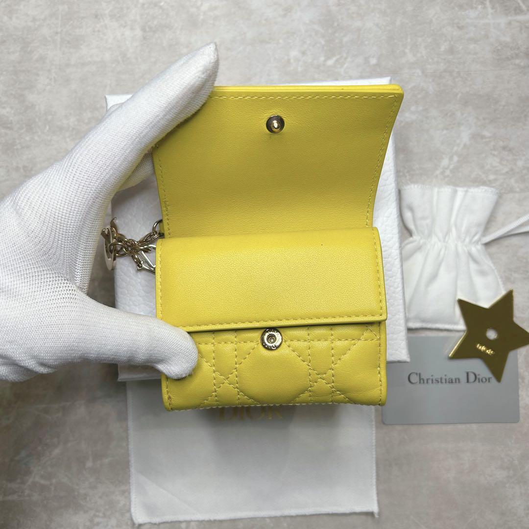 美品 ディオール イエロー キルティング 三つ折り 財布 ロゴ チャーム 人気