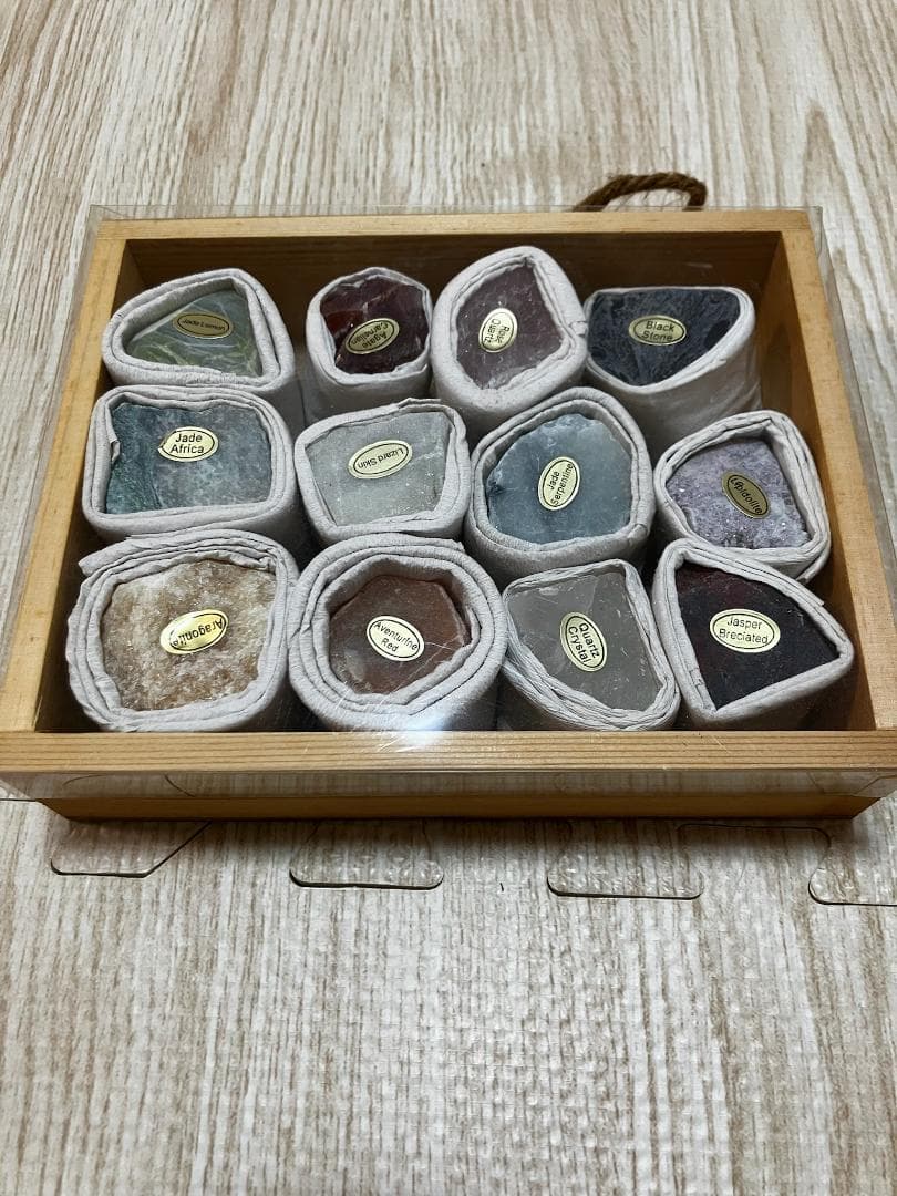 天然石 12個セット 三角形 木製ボックス付き