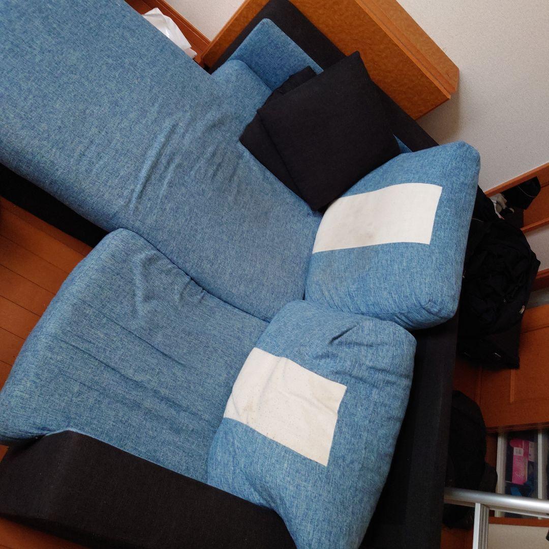 ビーズクッションソファ 青色と黒色 4個クッション付き