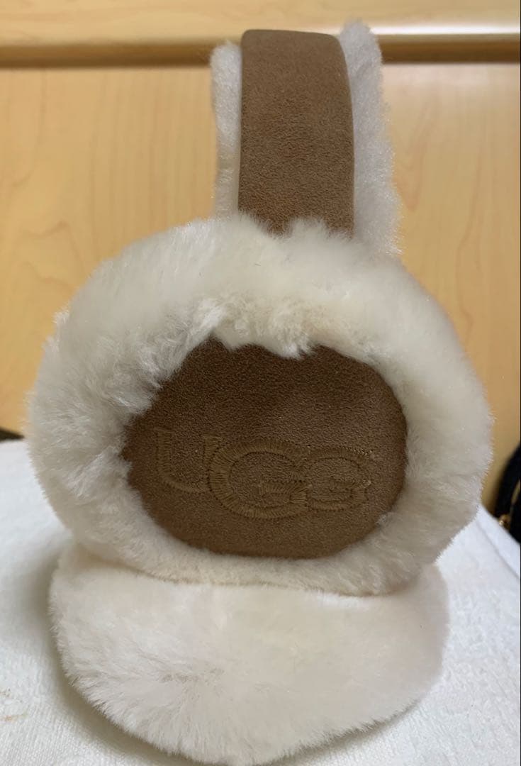 【新品未使用】UGG ホワイトファー耳あて