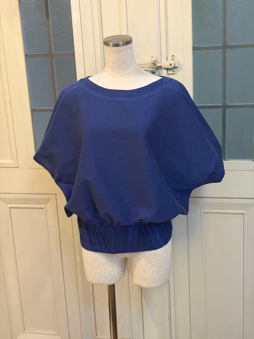 エイポックエイブル　青トップス