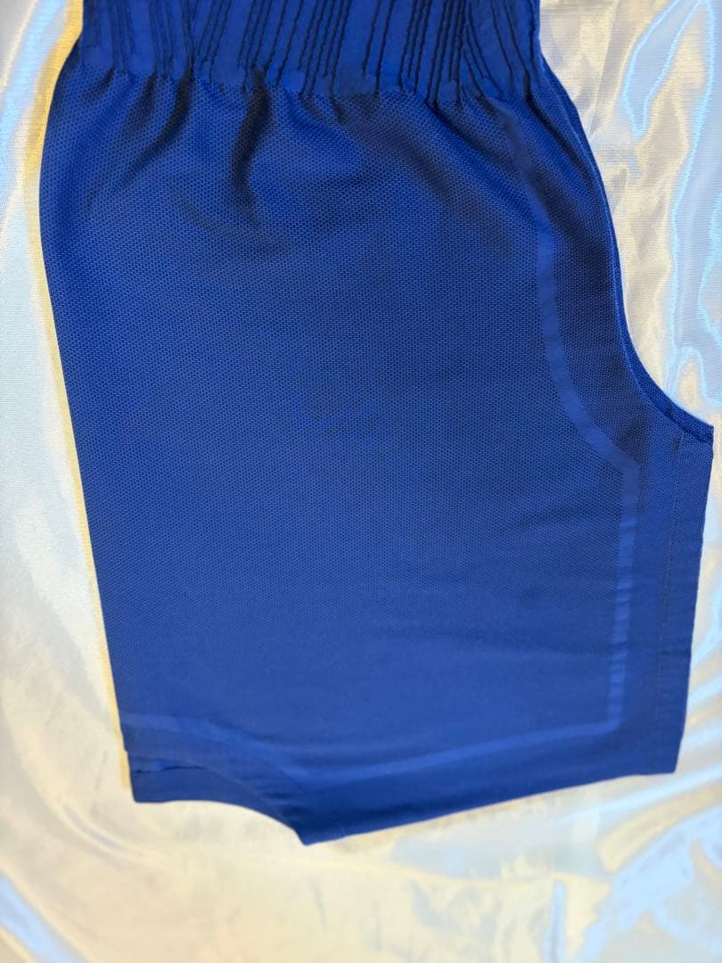 エイポックエイブル　青トップス