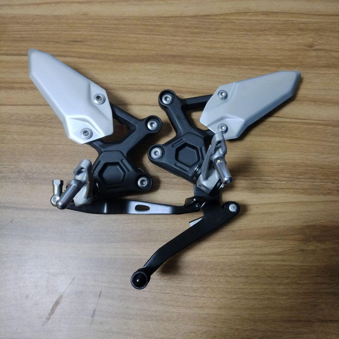 値下げ可能　ZX-4R　純正ステップ　左右　おまけ付き