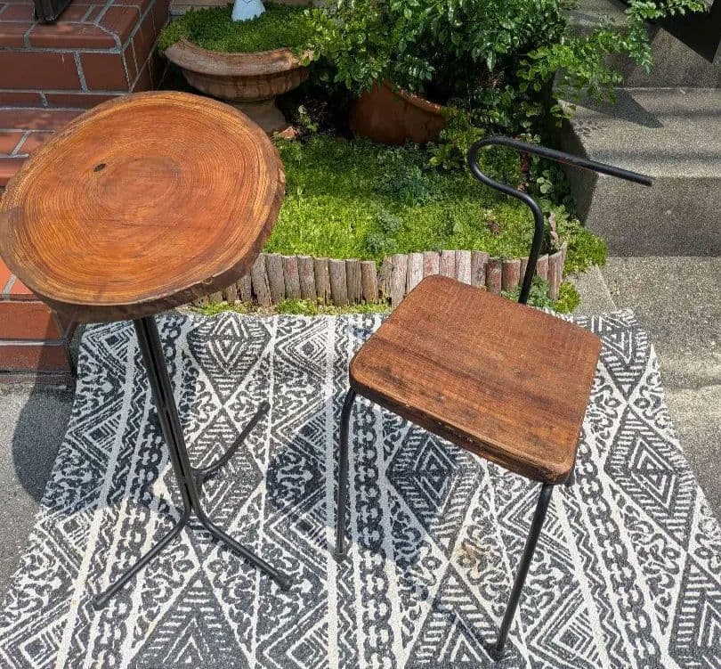 天然木とアイアンのテーブル チェアー