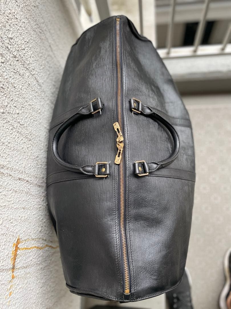 ルイヴィトン黒 KEEPALL レザー ボストンバッグ。