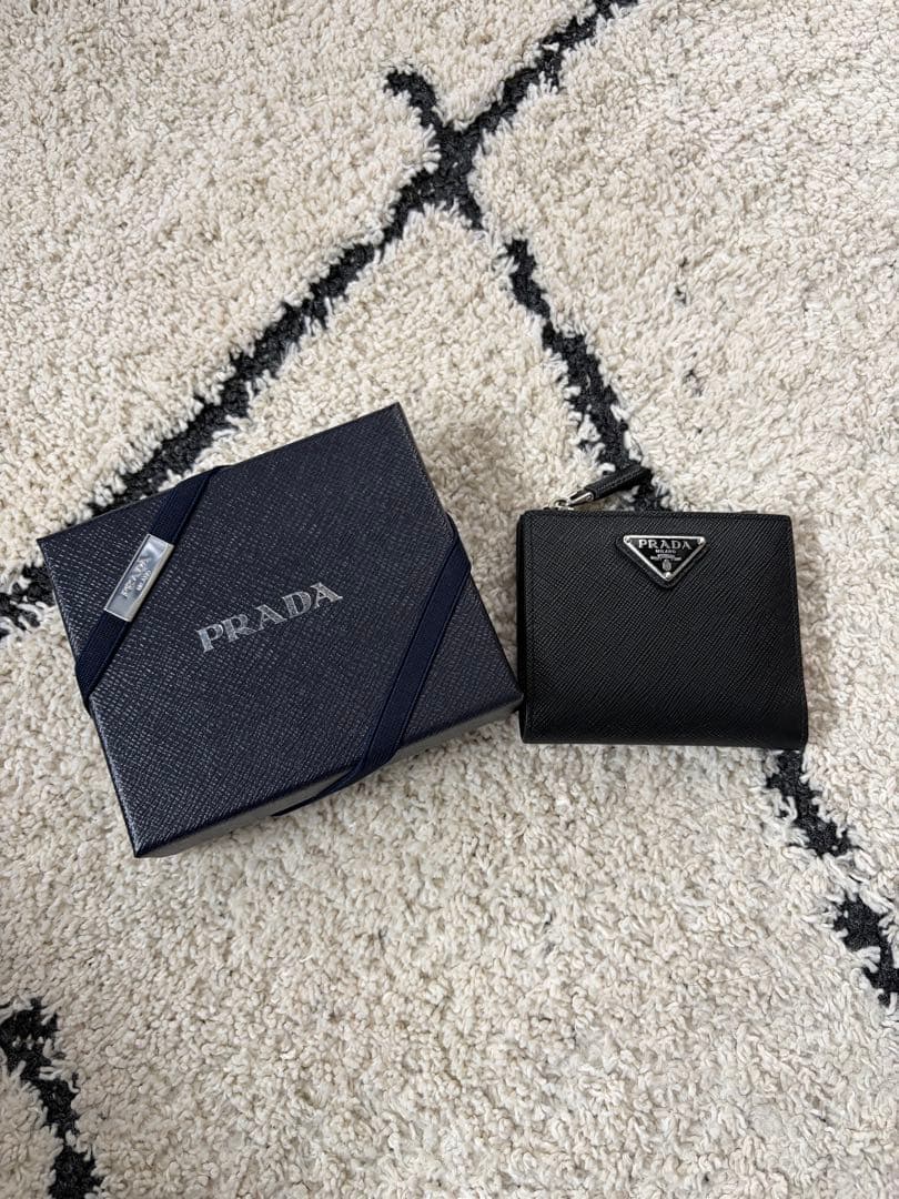 PRADA Small Saffiano leather wallet ブラック