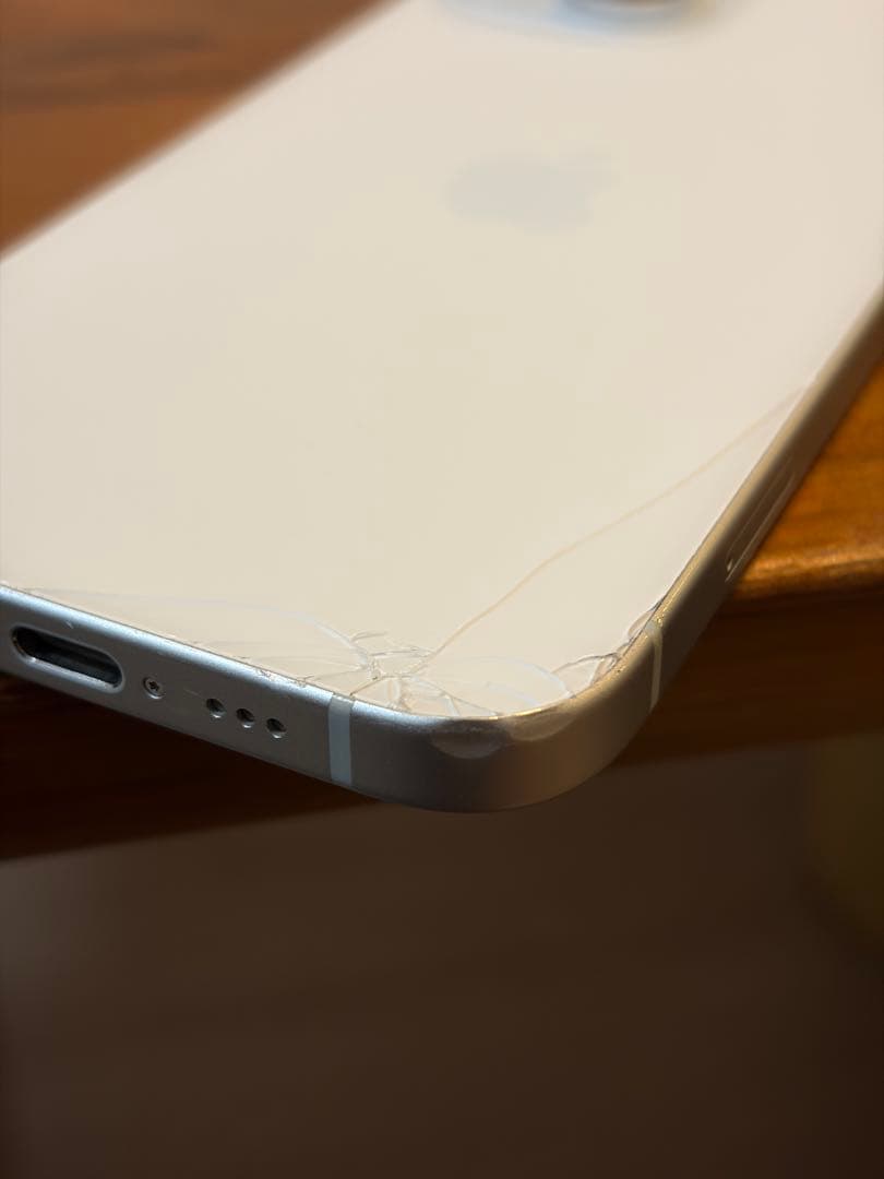 iPhone15 256GB ブルー 背面ひびあり